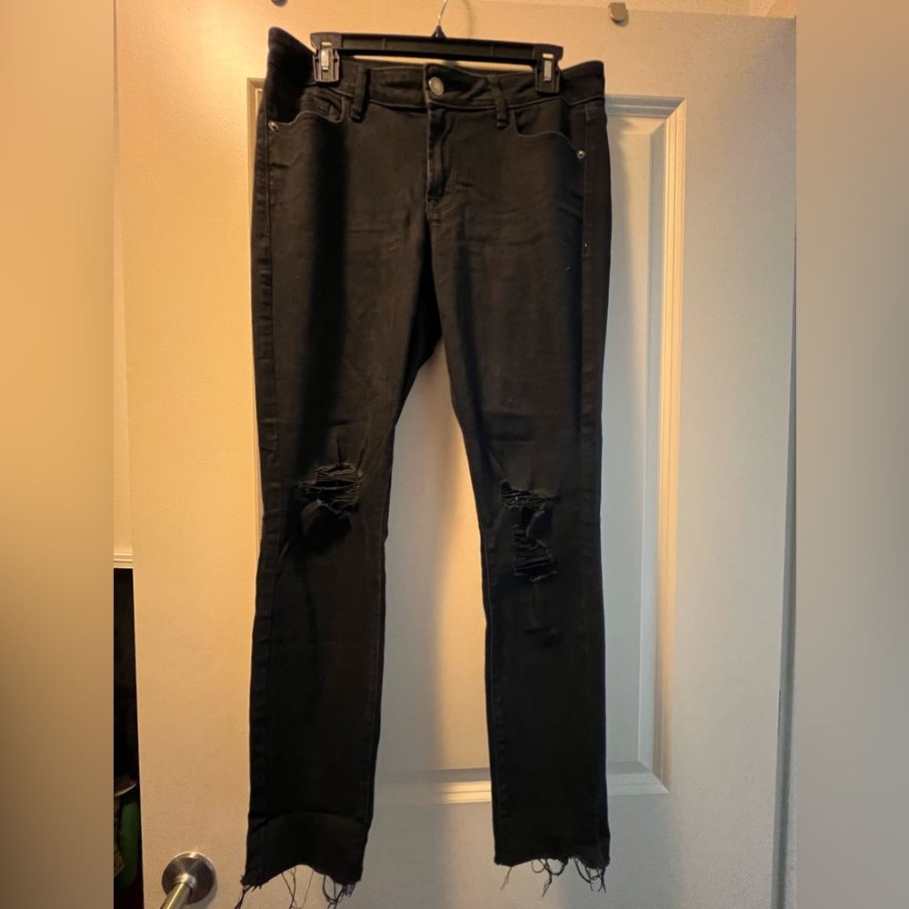 Black skinny jeans with ripped knees